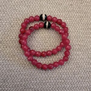 Pair of agate beads stretch bracelet with Tibetan dzi accent bead. NWOT